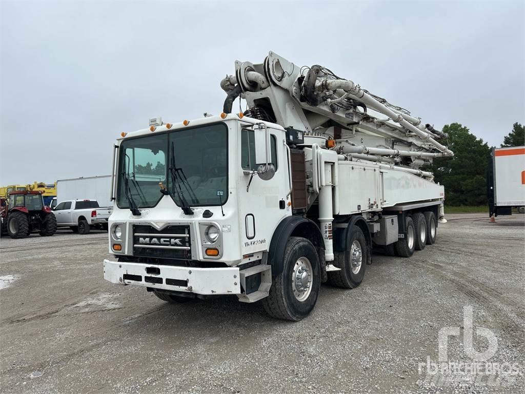 Mack MRU613 混凝土搅拌车