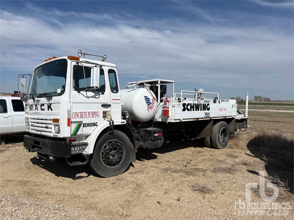 Mack MS200 混凝土搅拌车
