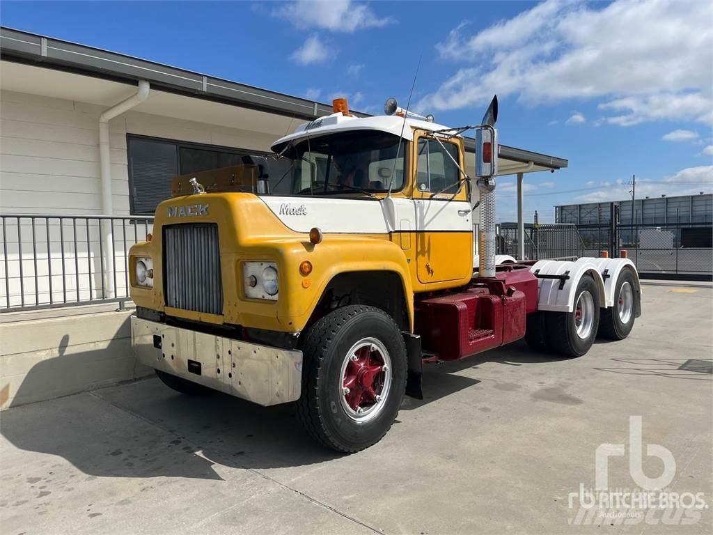 Mack R685RS 牵引车