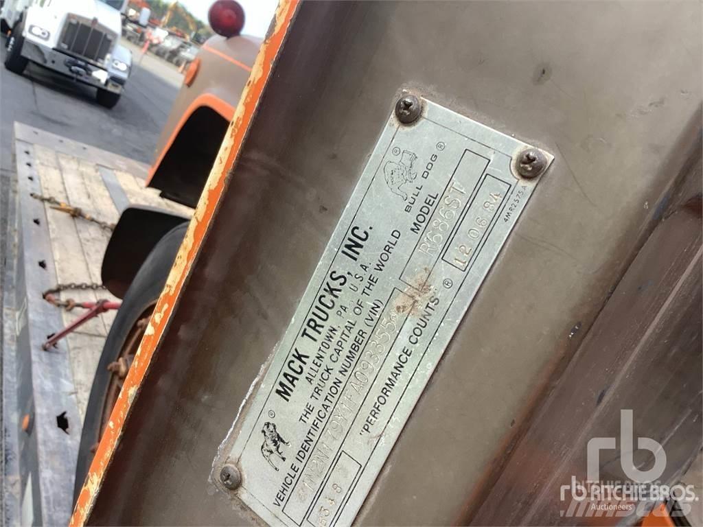 Mack R685ST 牵引车