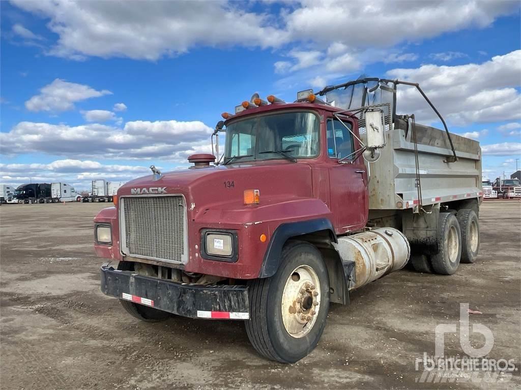 Mack RD688S 自卸式货车