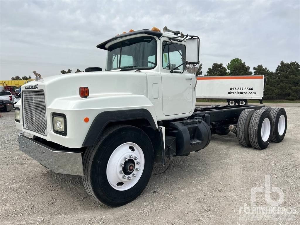 Mack RD690S 平板车