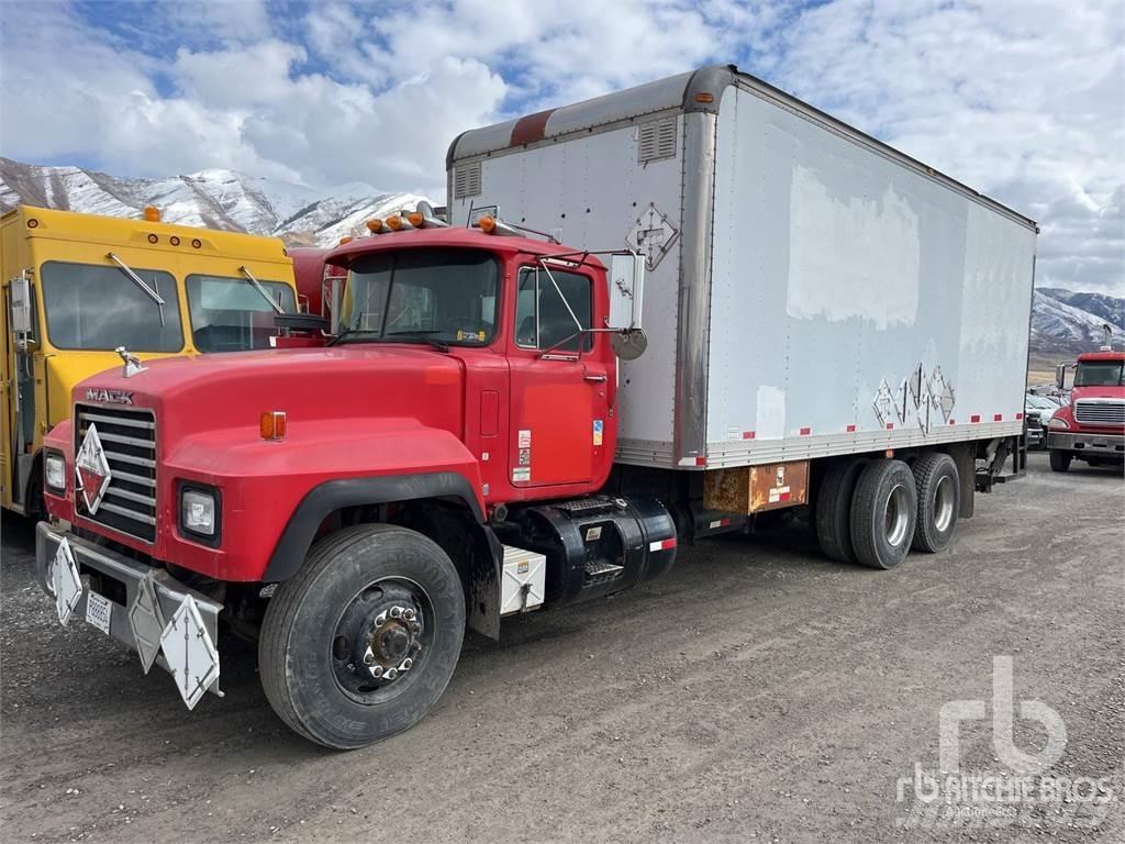 Mack RD69OS 大型面包车