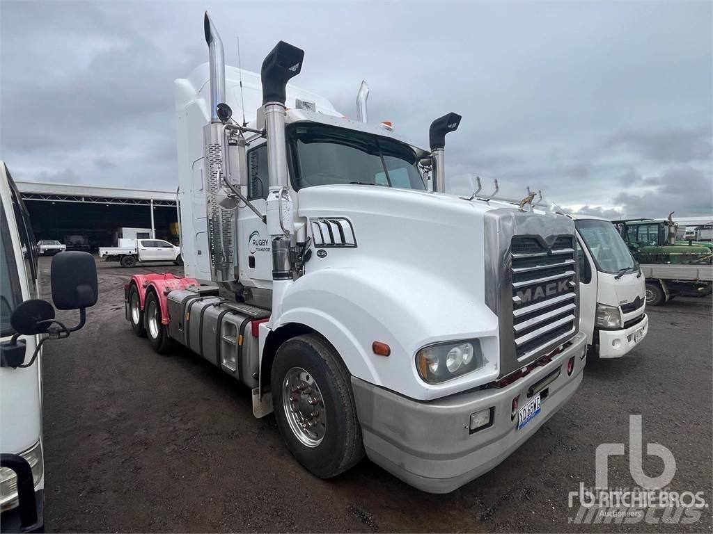 Mack TRIDENT 牵引车
