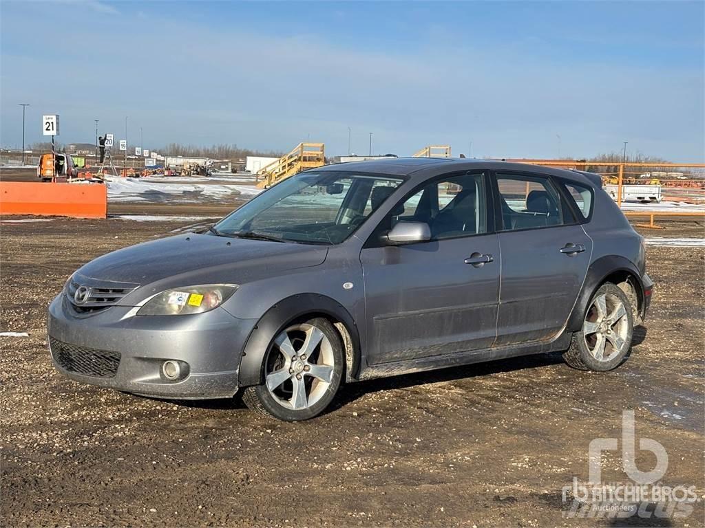Mazda 3 汽车