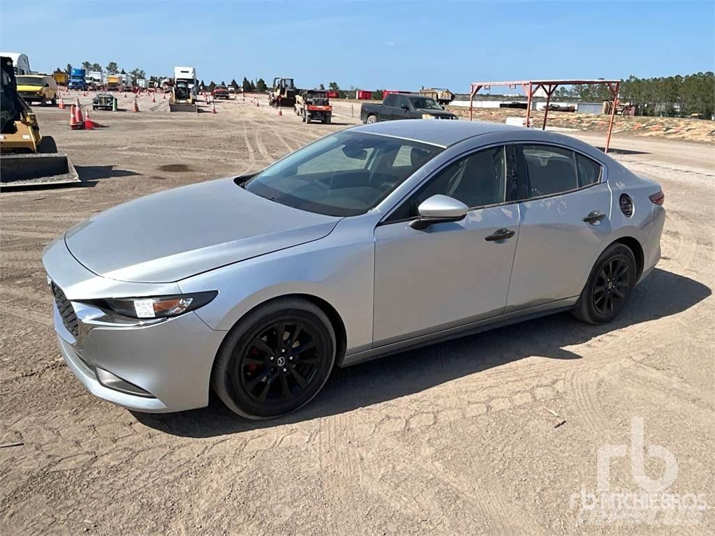 Mazda 3 汽车