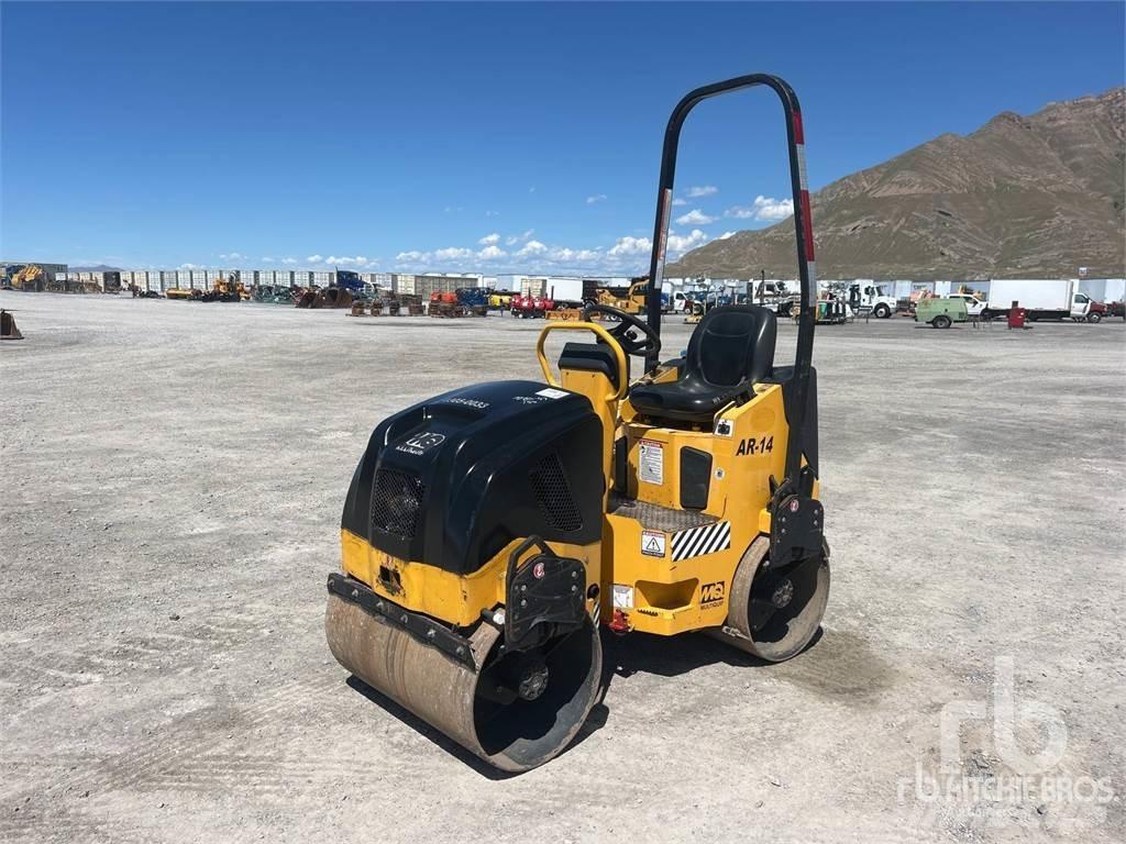 MultiQuip AR14H 双轮压路机