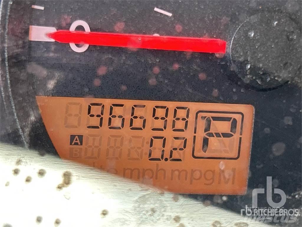 Nissan FRONTIER 皮卡车