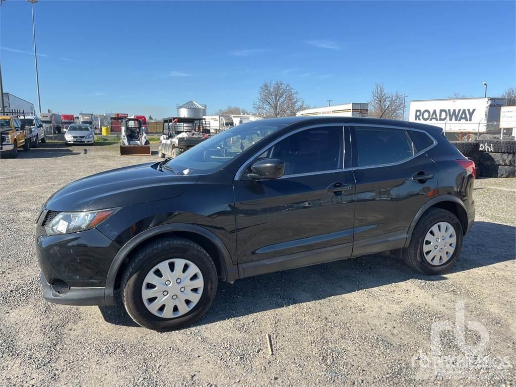 Nissan ROGUE 皮卡车