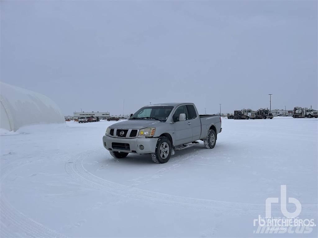 Nissan TITAN 皮卡车