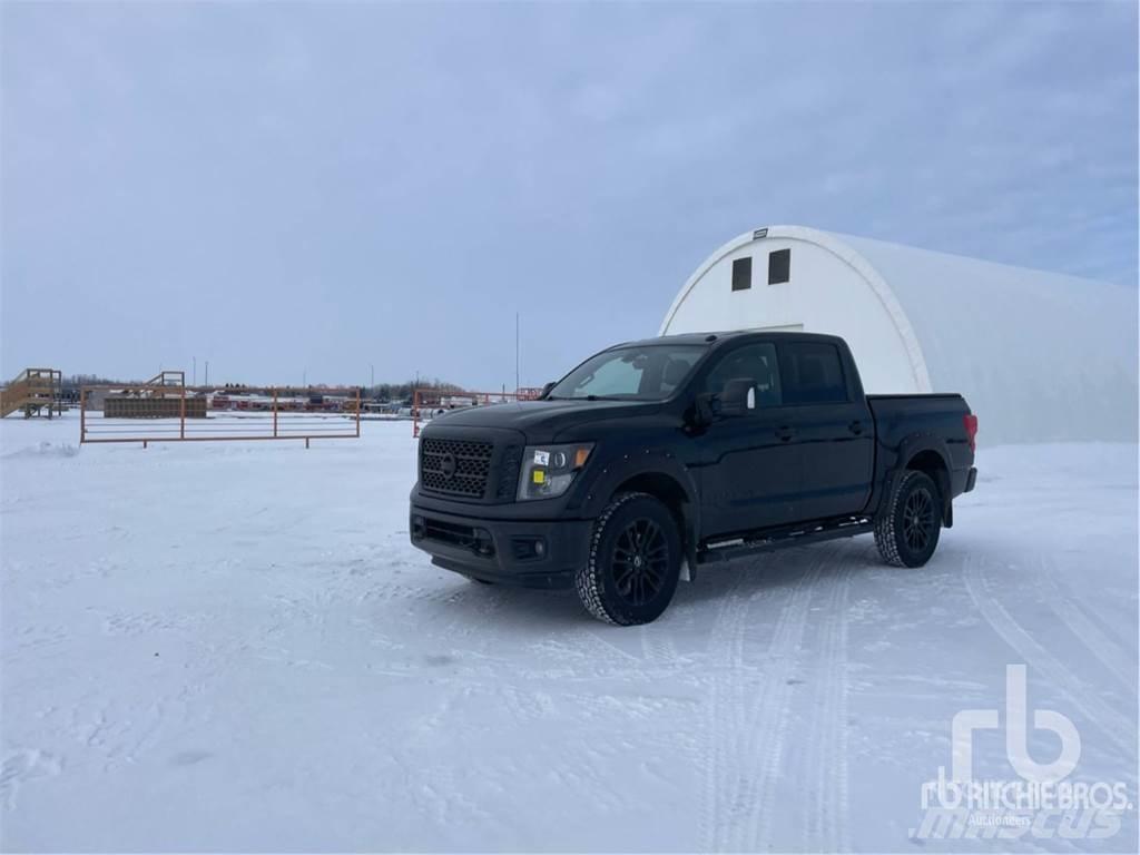 Nissan TITAN 皮卡车