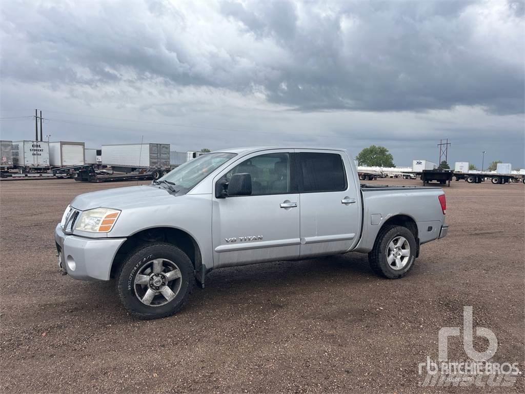 Nissan TITAN 皮卡车