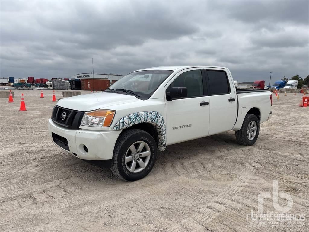 Nissan TITAN 皮卡车