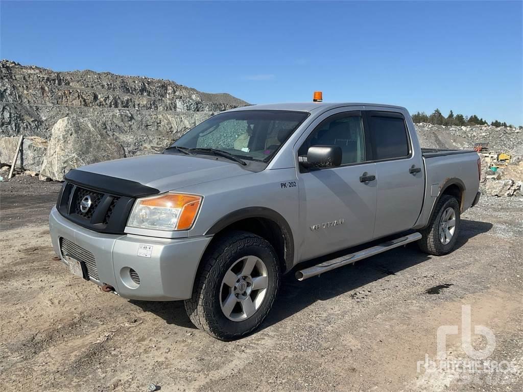 Nissan TITAN 皮卡车