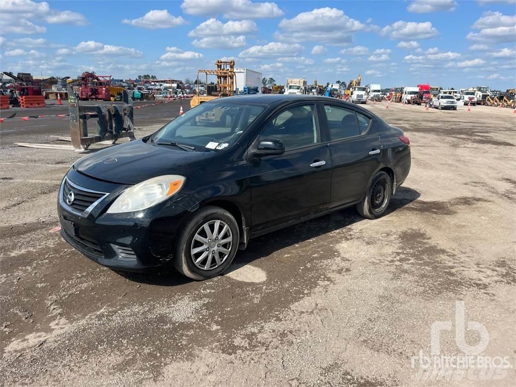 Nissan VERSA 汽车