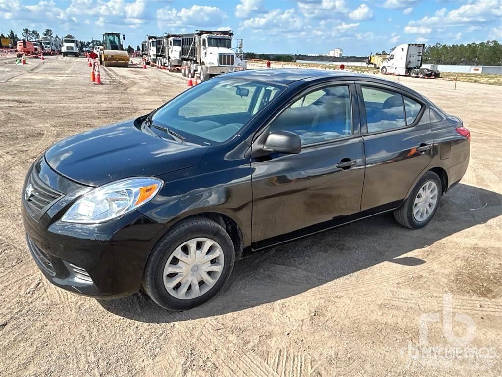 Nissan VERSA 汽车