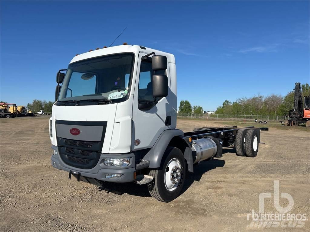Peterbilt 220 平板车