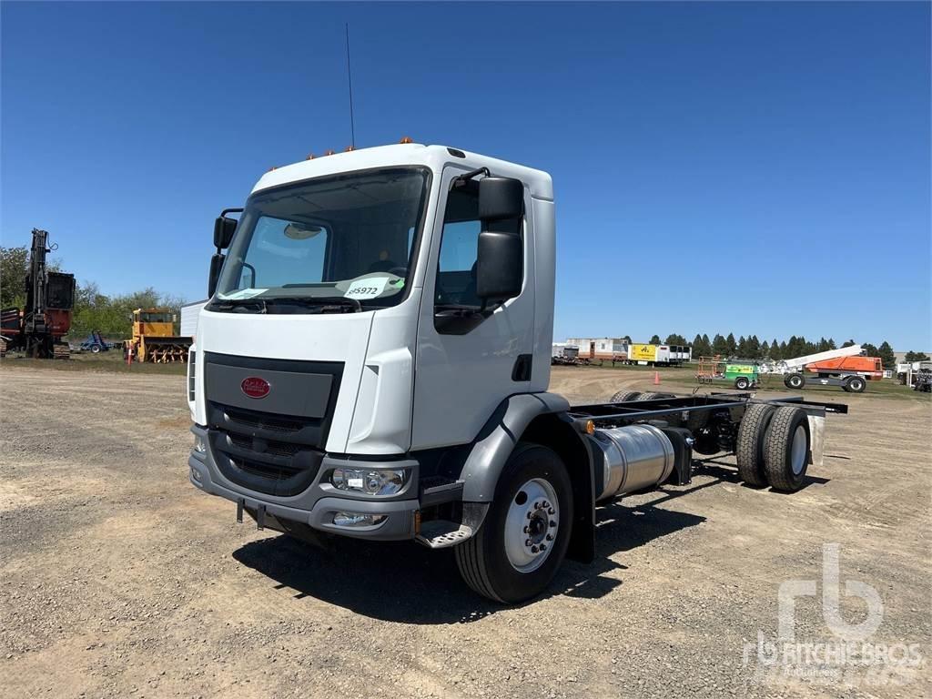 Peterbilt 220 平板车