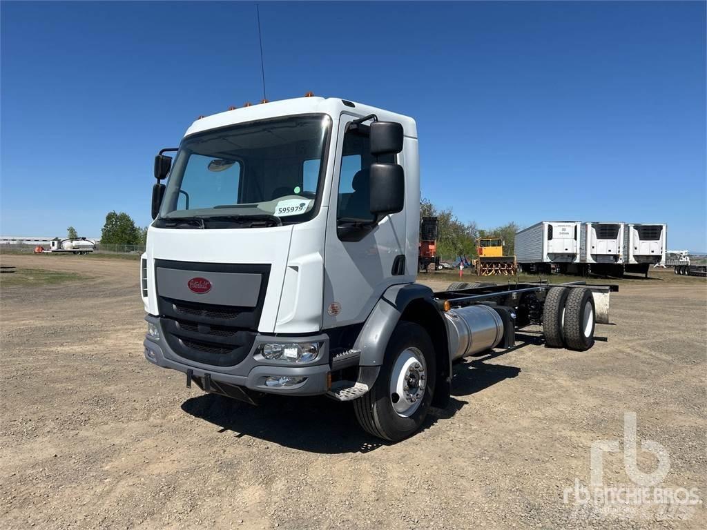 Peterbilt 220 平板车