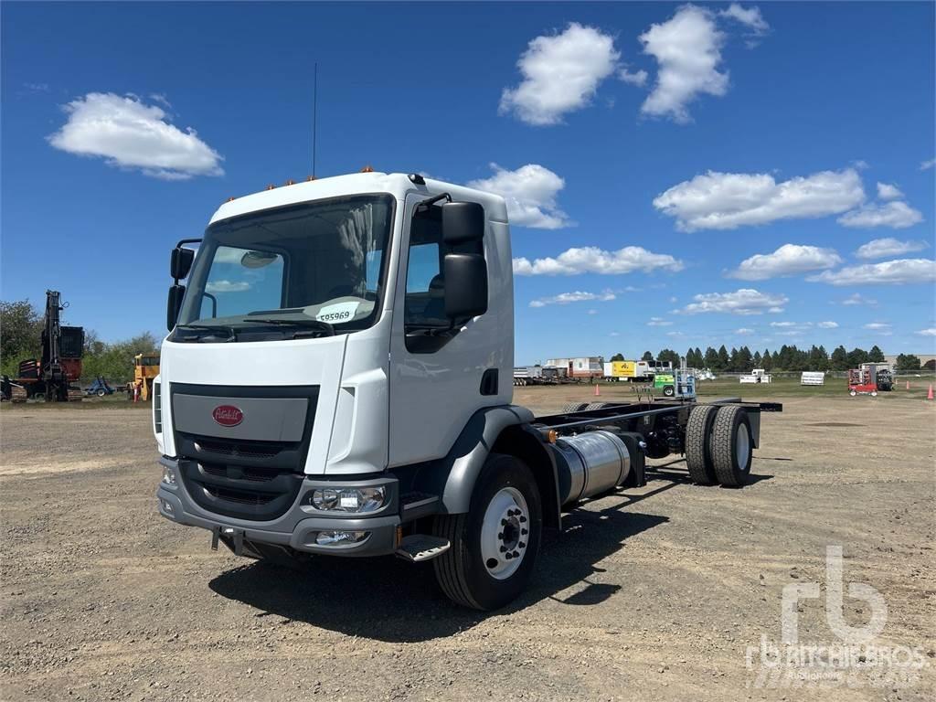 Peterbilt 220 平板车