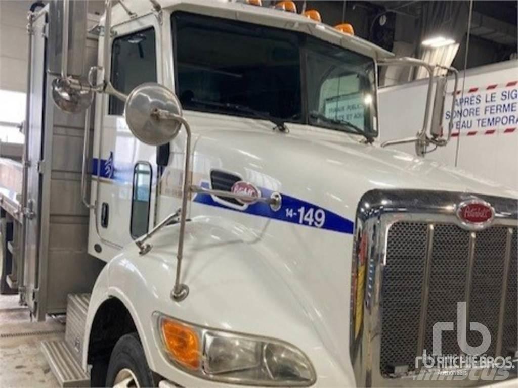 Peterbilt 330 平板栏板货车