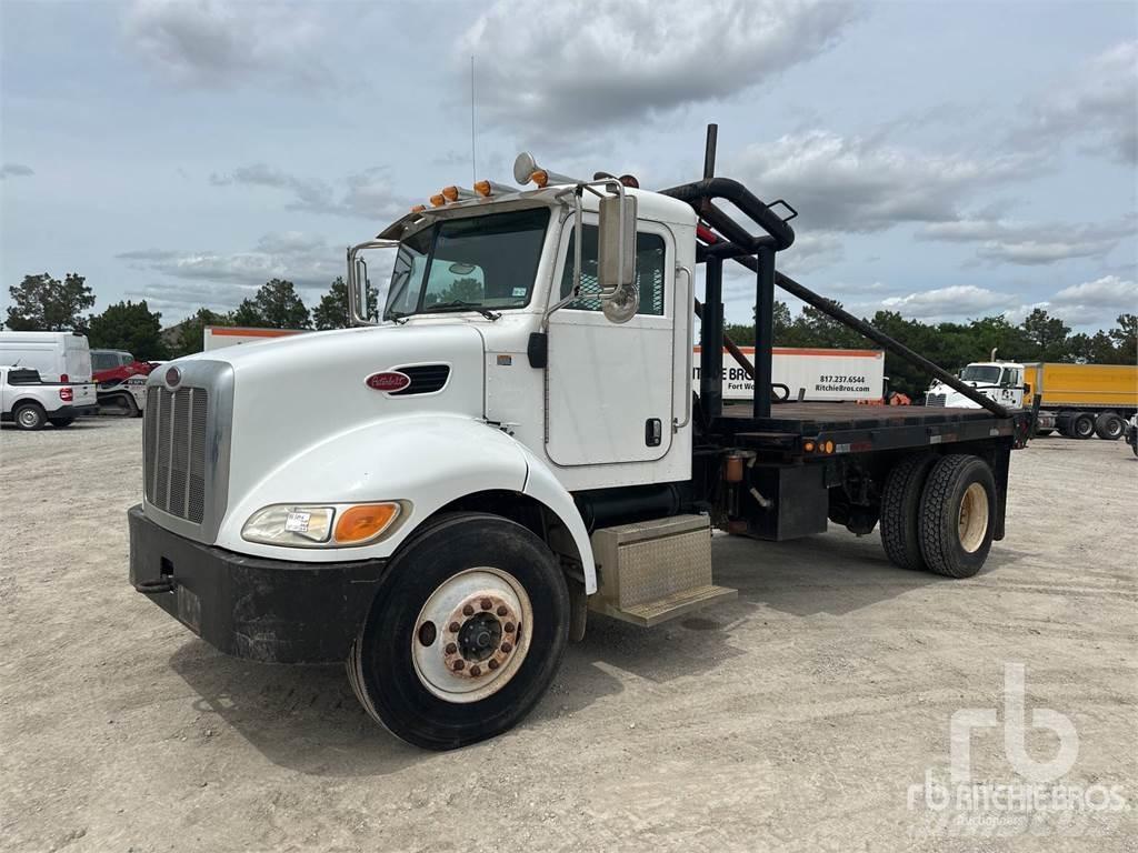 Peterbilt 335 起重车