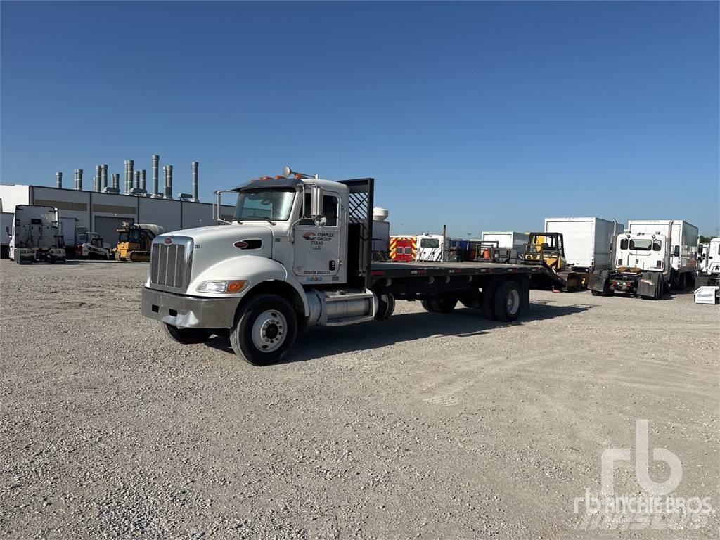 Peterbilt 337 平板栏板货车