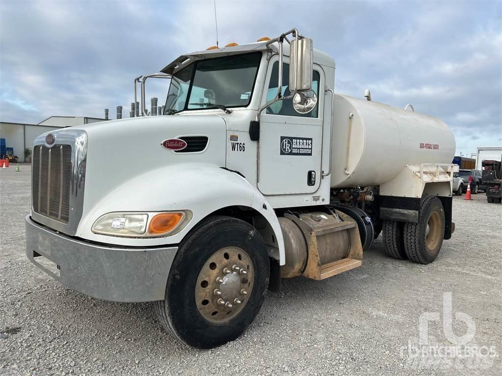 Peterbilt 337 水罐车