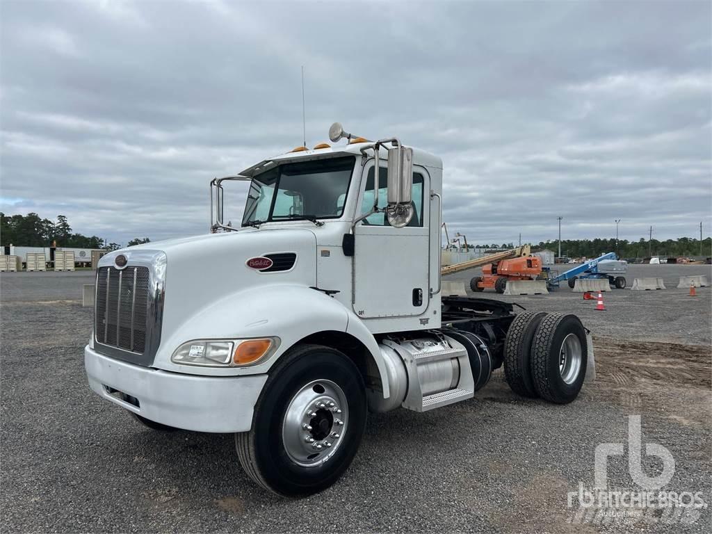 Peterbilt 337 牵引车