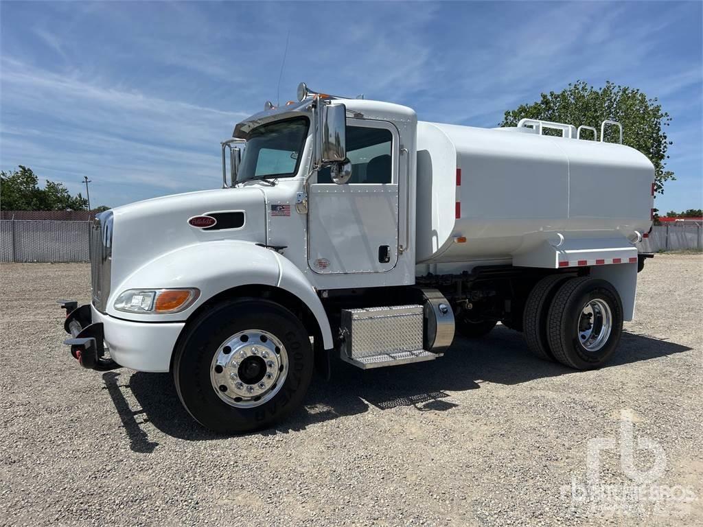 Peterbilt 337 水罐车