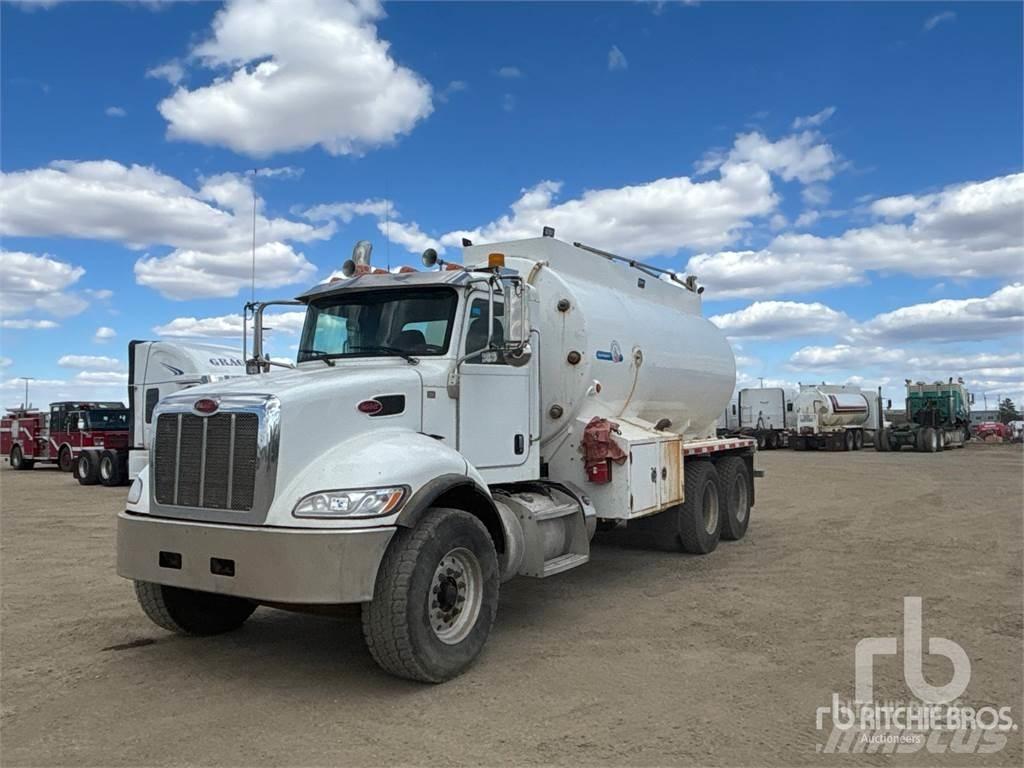 Peterbilt 348 水罐车