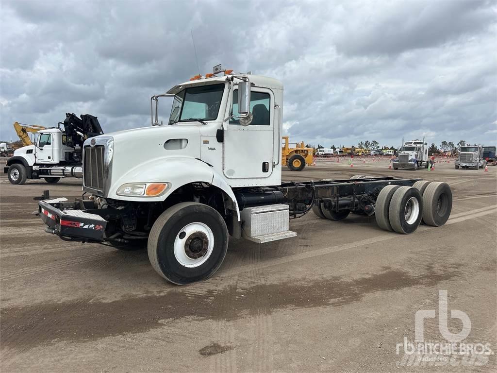 Peterbilt 348 平板车