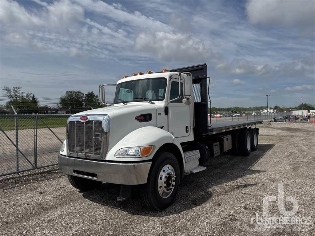 Peterbilt 348 平板栏板货车