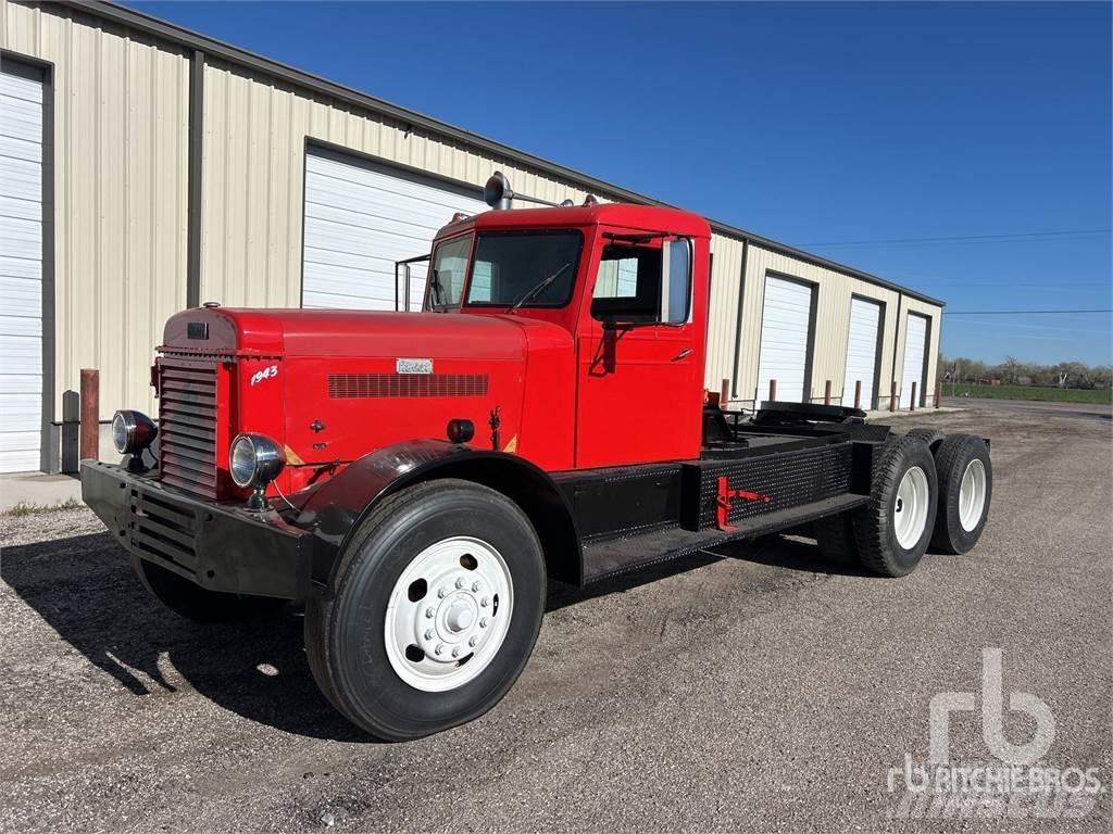 Peterbilt 354DT 牵引车