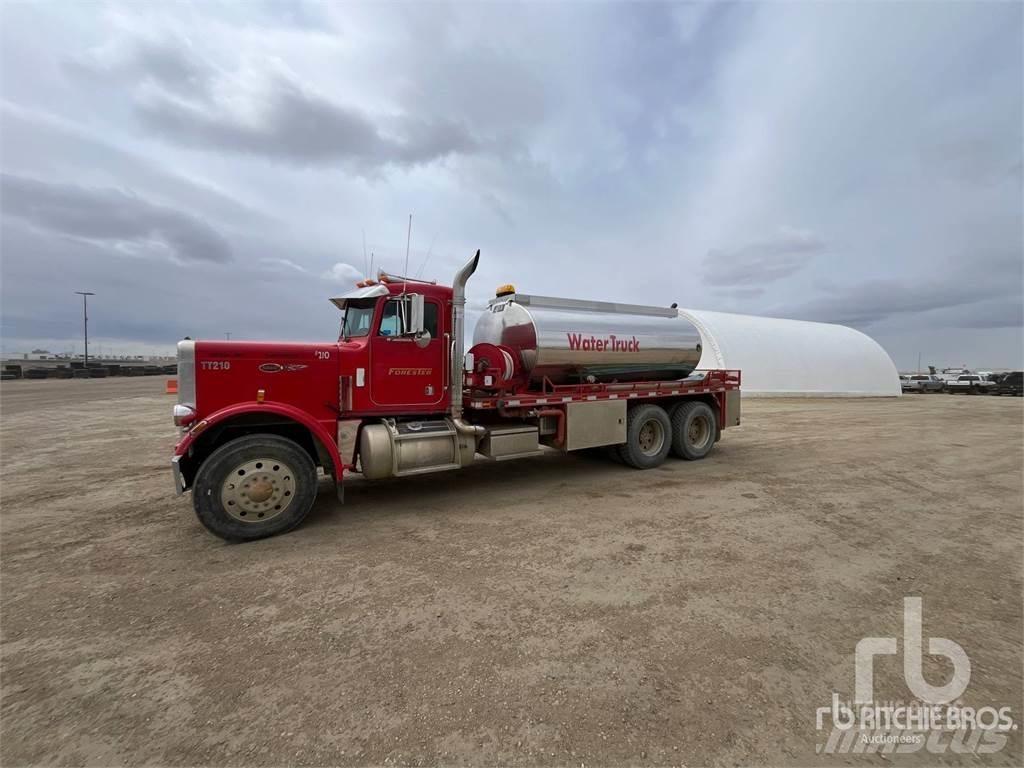 Peterbilt 359 水罐车