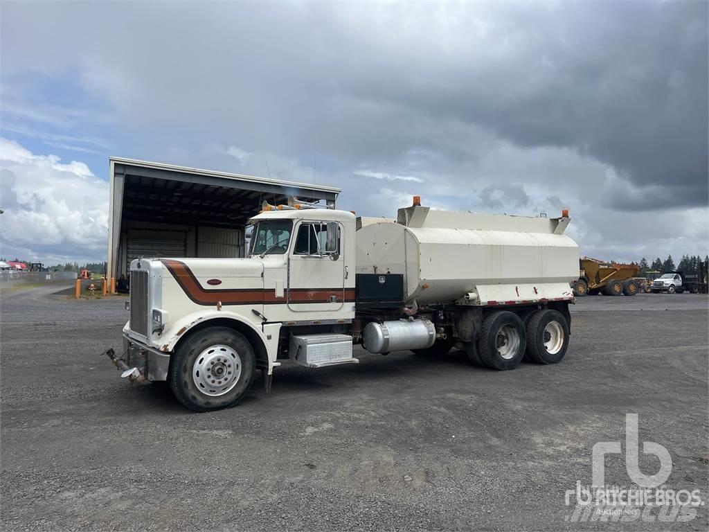 Peterbilt 359 水罐车