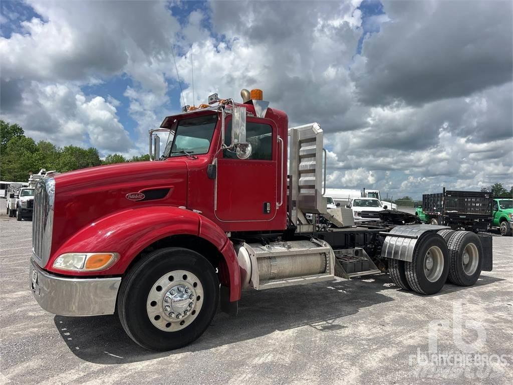 Peterbilt 384 牵引车