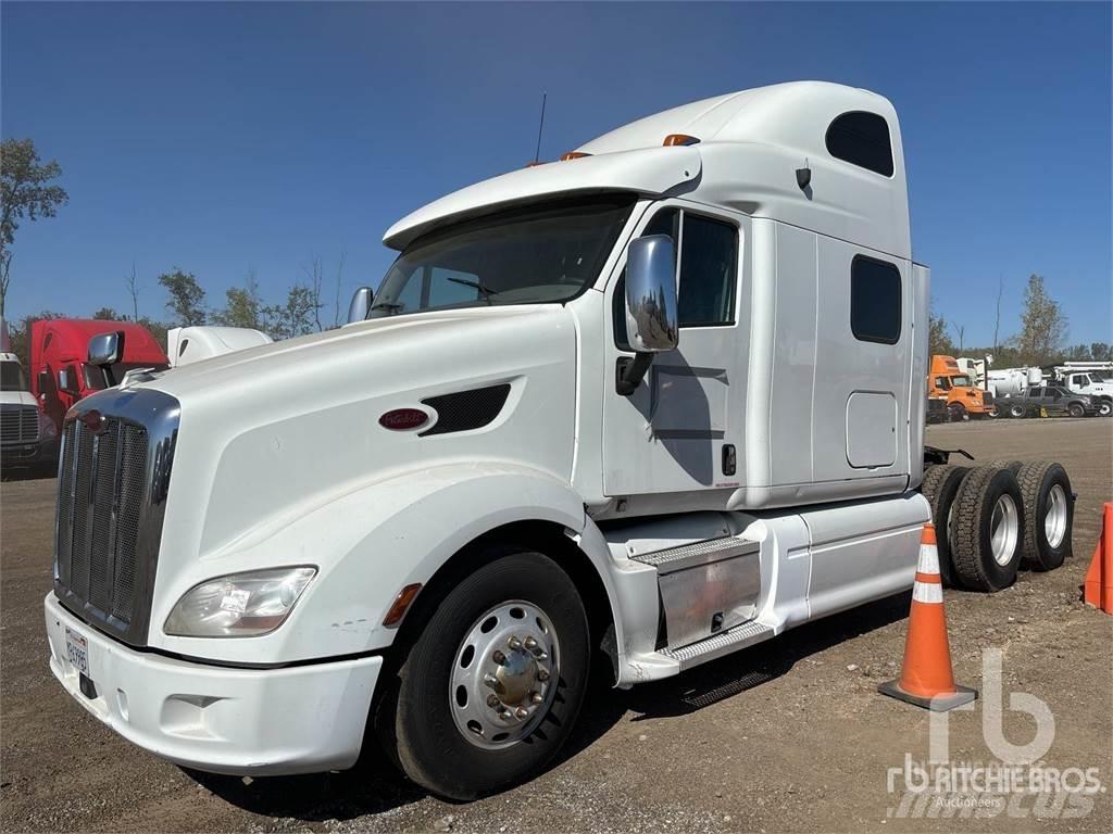 Peterbilt 587 牵引车