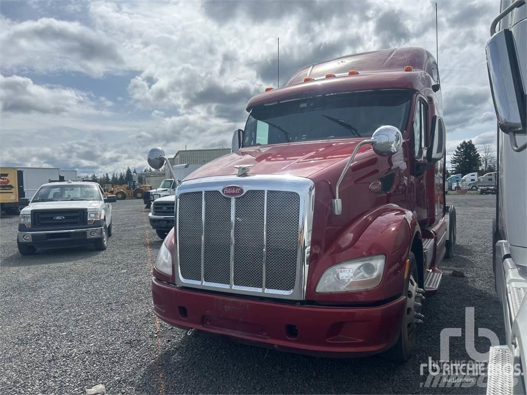 Peterbilt 587 牵引车