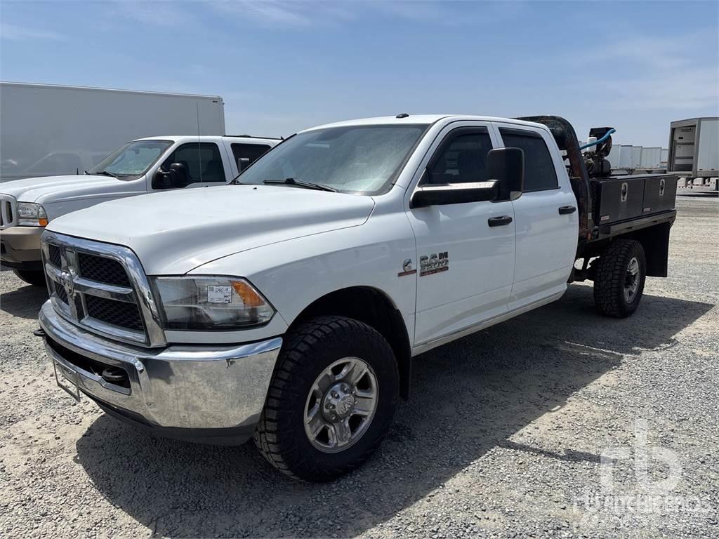 RAM 3500 平板栏板货车