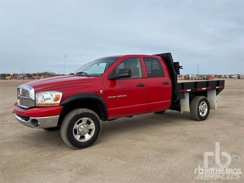 RAM 3500 平板栏板货车