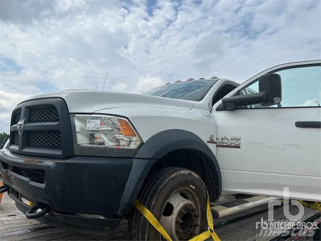 RAM 4500 平板栏板货车