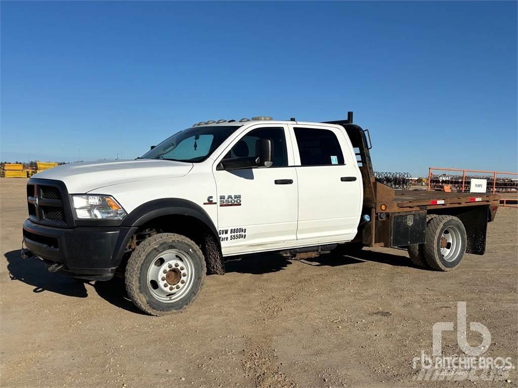 RAM 5500 平板栏板货车