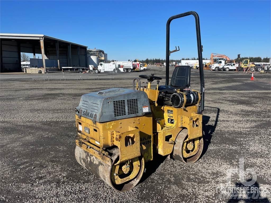 Sakai SW250 双轮压路机