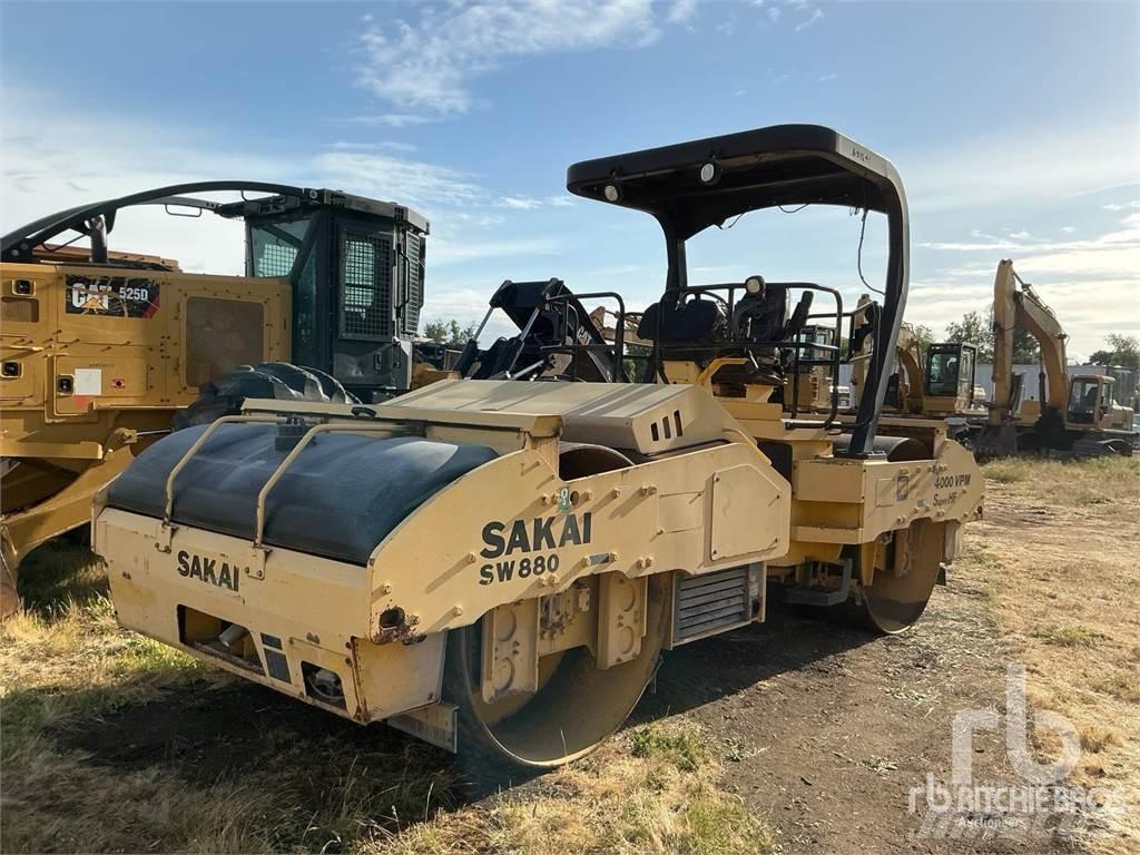 Sakai SW880 双轮压路机
