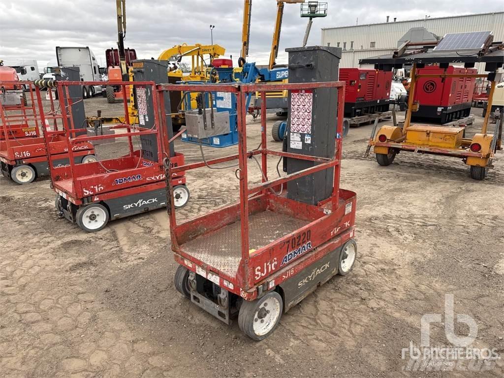 SkyJack SJ16 吊车起重机、绞车吊货机和物料升降机