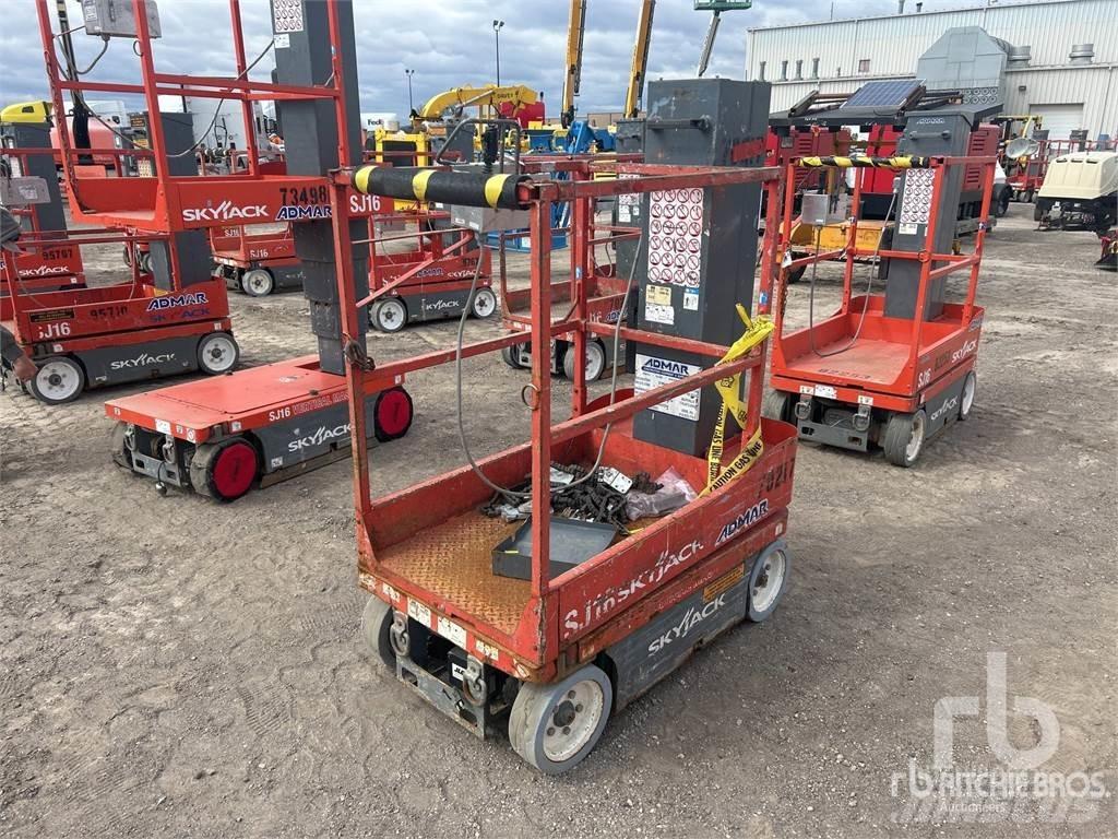 SkyJack SJ16 吊车起重机、绞车吊货机和物料升降机