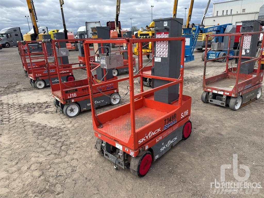 SkyJack SJ16 吊车起重机、绞车吊货机和物料升降机