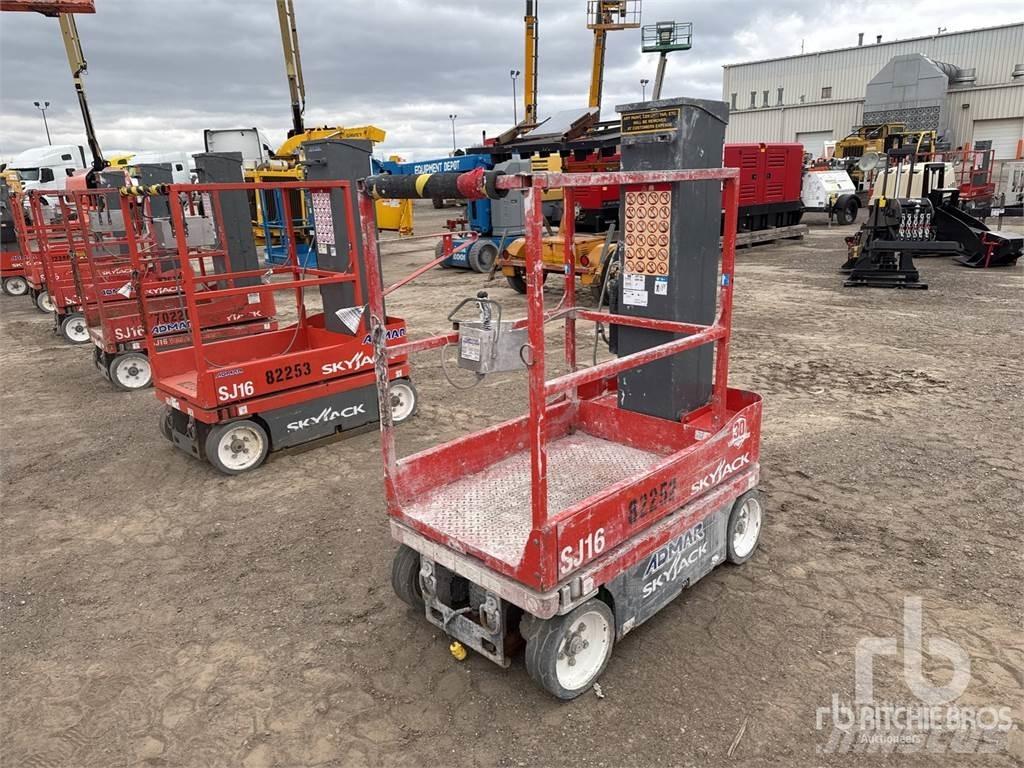 SkyJack SJ16 吊车起重机、绞车吊货机和物料升降机