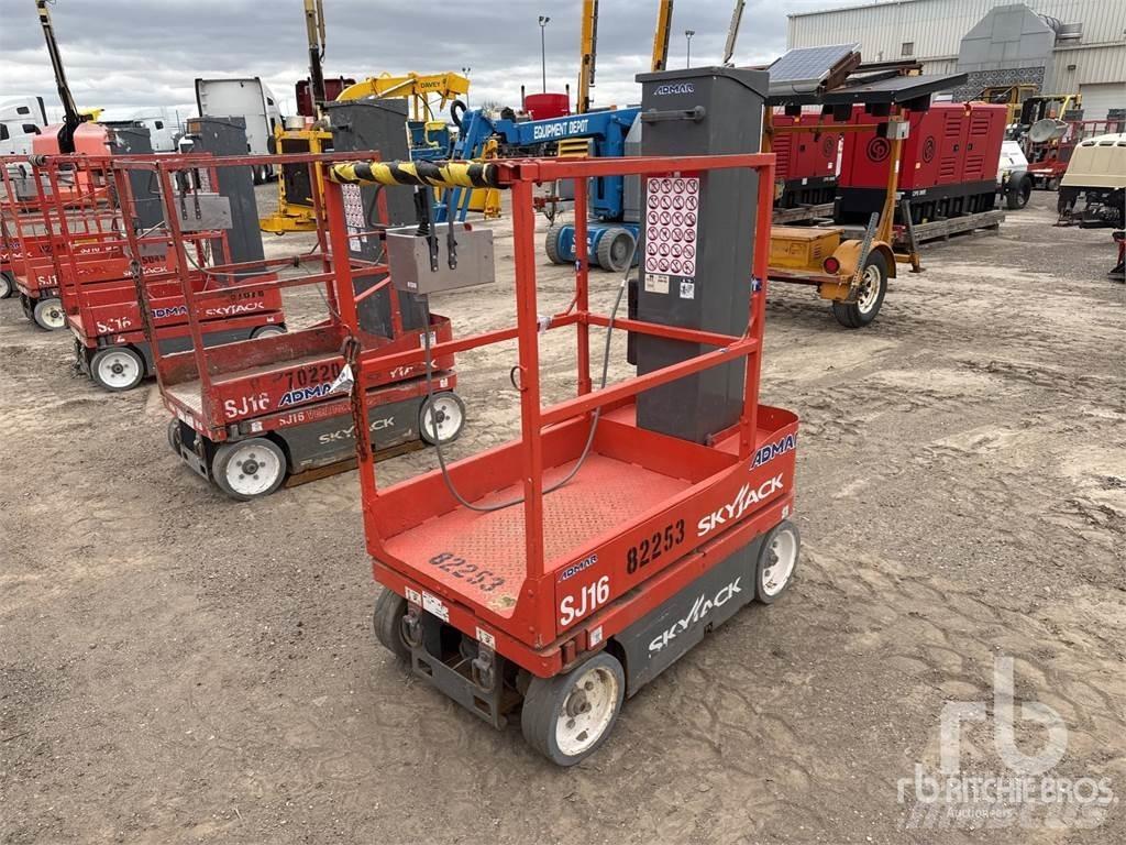 SkyJack SJ16 吊车起重机、绞车吊货机和物料升降机